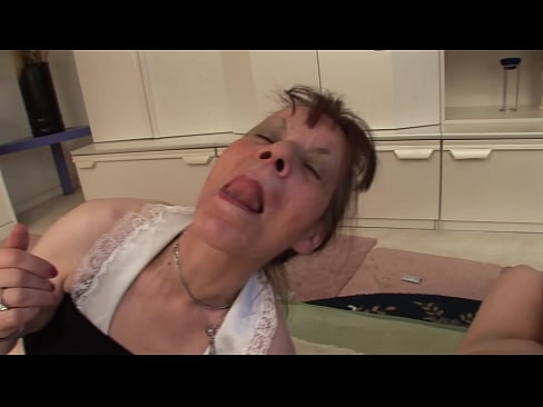 ❤️ Dvije bake i jedan djed imaju trojku ❤️ Porno video kod nas ️❤